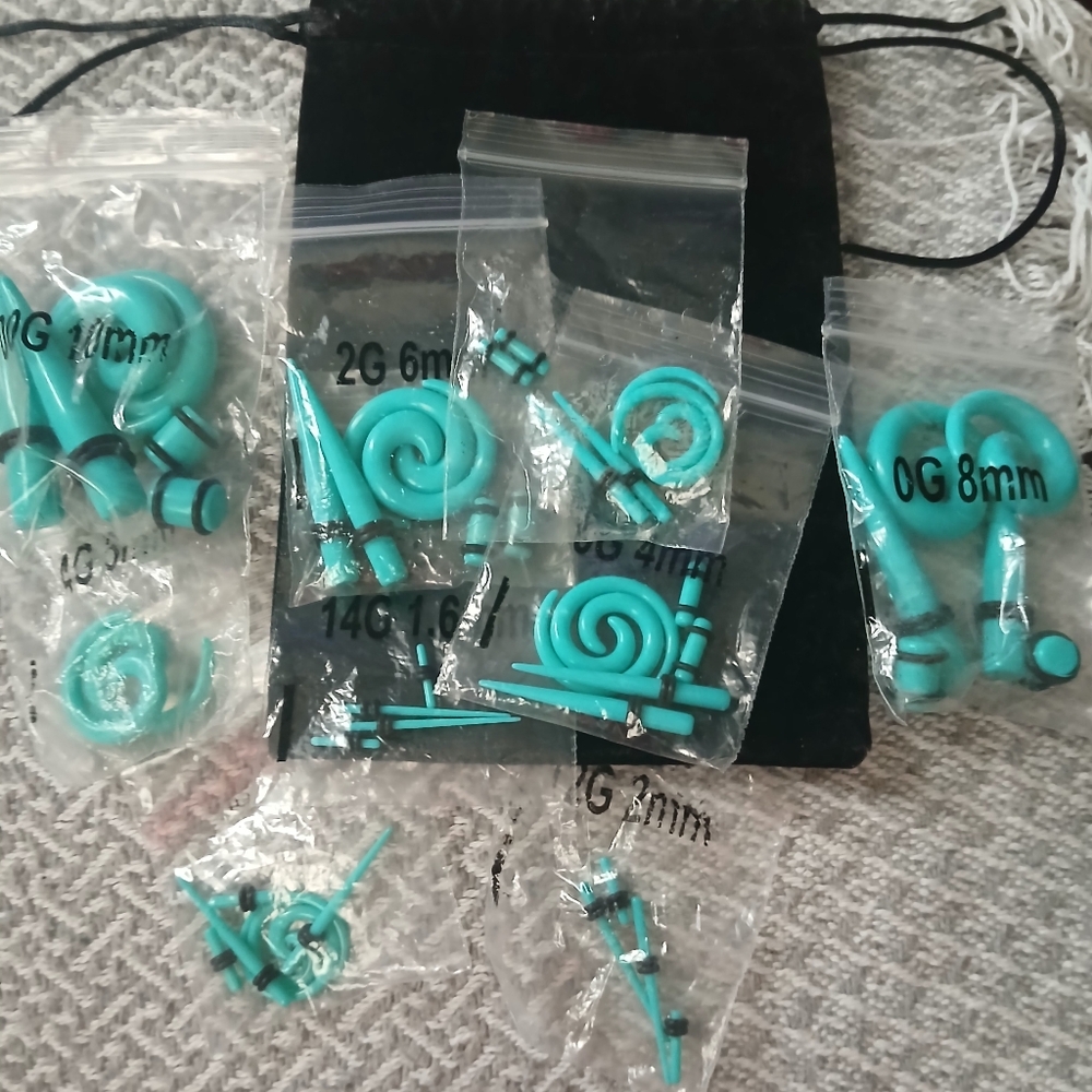 Stylish Turquoise Ear Gauges Set